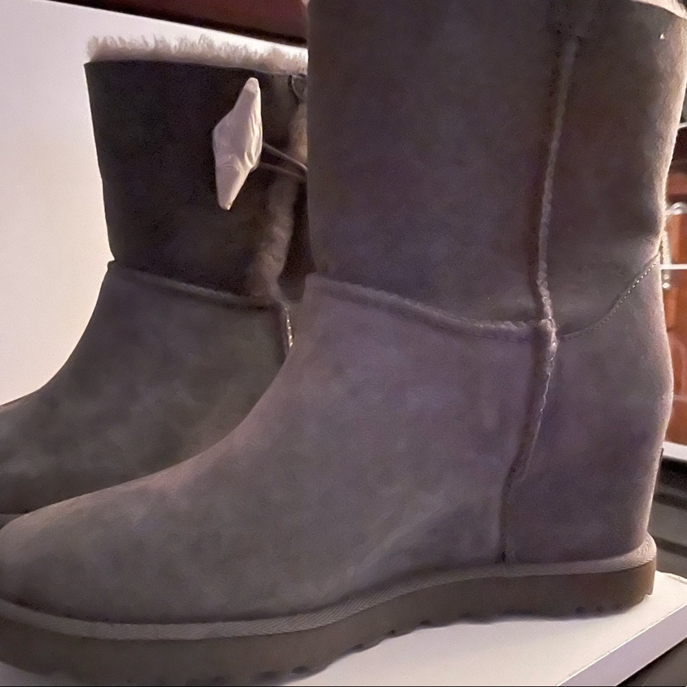 Size 7.5 Uggs Classic Boots. Never worn